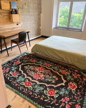 Charger l'image dans la galerie, Tapis Moldave Vintage Room 1