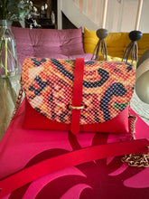 Charger l'image dans la galerie, Sac Bee By Sandra Cuir version serpent hologramme Vasarely In Love ❤️