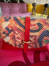 Charger l'image dans la galerie, Sac Bee By Sandra Cuir version serpent hologramme Vasarely In Love ❤️