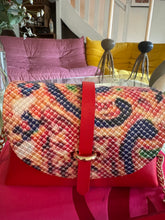 Charger l'image dans la galerie, Sac Bee By Sandra Cuir version serpent hologramme Vasarely In Love ❤️