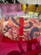 Charger l'image dans la galerie, Sac Bee By Sandra Cuir version serpent hologramme Vasarely In Love ❤️