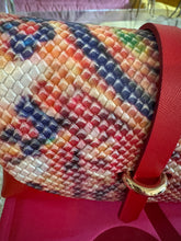 Charger l'image dans la galerie, Sac Bee By Sandra Cuir version serpent hologramme Vasarely In Love ❤️