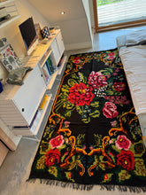 Charger l'image dans la galerie, Tapis Moldave Vintage Victoire 3
