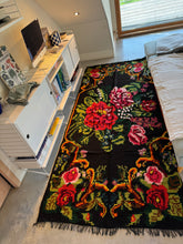 Charger l'image dans la galerie, Tapis Moldave Vintage Victoire 3