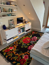 Charger l'image dans la galerie, Tapis Moldave Vintage Victoire 3