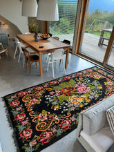 Charger l'image dans la galerie, Tapis Moldave Vintage Victoire 5