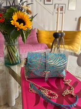 Charger l'image dans la galerie, Sac Bee By Sandra tout en cuir Zébra Lova 🦓💙💙🪩