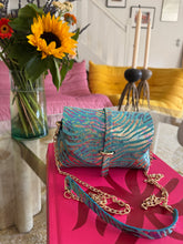 Charger l'image dans la galerie, Sac Bee By Sandra tout en cuir Zébra Lova 🦓💙💙🪩