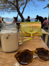 Charger l'image dans la galerie, Sac B en cuir HOlogramme Gold Bling ☀️☀️🔥🔥🔥🪩🪩🪩