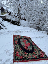 Charger l'image dans la galerie, Tapis Moldave Vintage Gresse 4