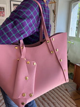 Upload image to gallery, SAC CABAS GEORGES CUIR GRAINÉ ROSE
