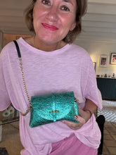 Upload image to gallery, SAC EN CUIR IRISÉ VALENTINE
