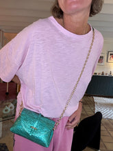 Upload image to gallery, SAC EN CUIR IRISÉ VALENTINE