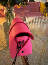 Charger l'image dans la galerie, Sac B en cuir grainé rose fluo Ali 💕💕💕💕🔥🔥🔥