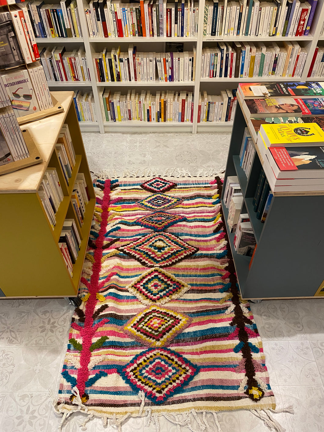 Tapis Boucherouite Neuf Tissé sur un Kilim Neuf Library 1