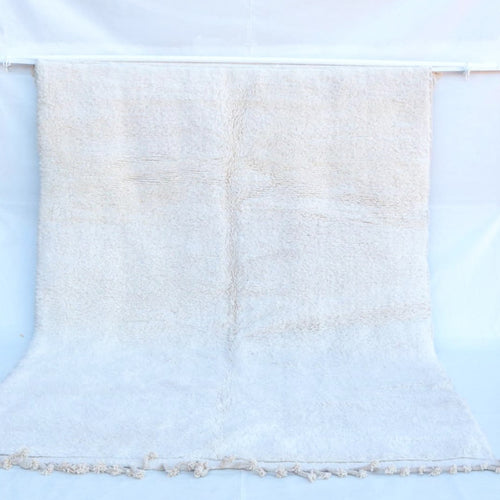 Grand tapis Berbère en laine blanc. 