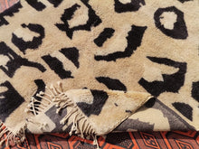 Charger l&#39;image dans la galerie, Tapis Mrirt Neuf Leopard
