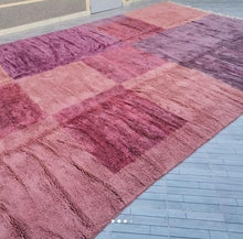 Charger l&#39;image dans la galerie, Tapis Mrirt Neuf Sa Majesté
