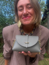 Upload image to gallery, SAC EN CUIR GRAINÉ GRIS ALMA
