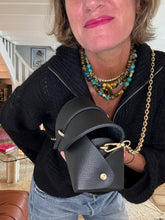 Upload image to gallery, SAC EN CUIR GRAINÉ NOIR PAVLOV
