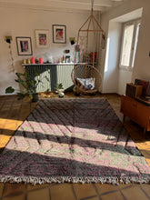 Charger l&#39;image dans la galerie, Tapis Béni Ouarain Neuf tissé sur un Kilim Neuf tout en relief fait avec la laine des Mrirts Iris 2
