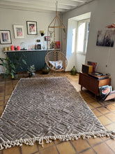 Charger l&#39;image dans la galerie, Tapis Béni Ouarain Neuf tout en relief tissé sur un Kilim Neuf Eléa 4
