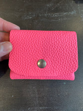 Charger l&#39;image dans la galerie, Porte Monnaie Little Bee Rose Fluo
