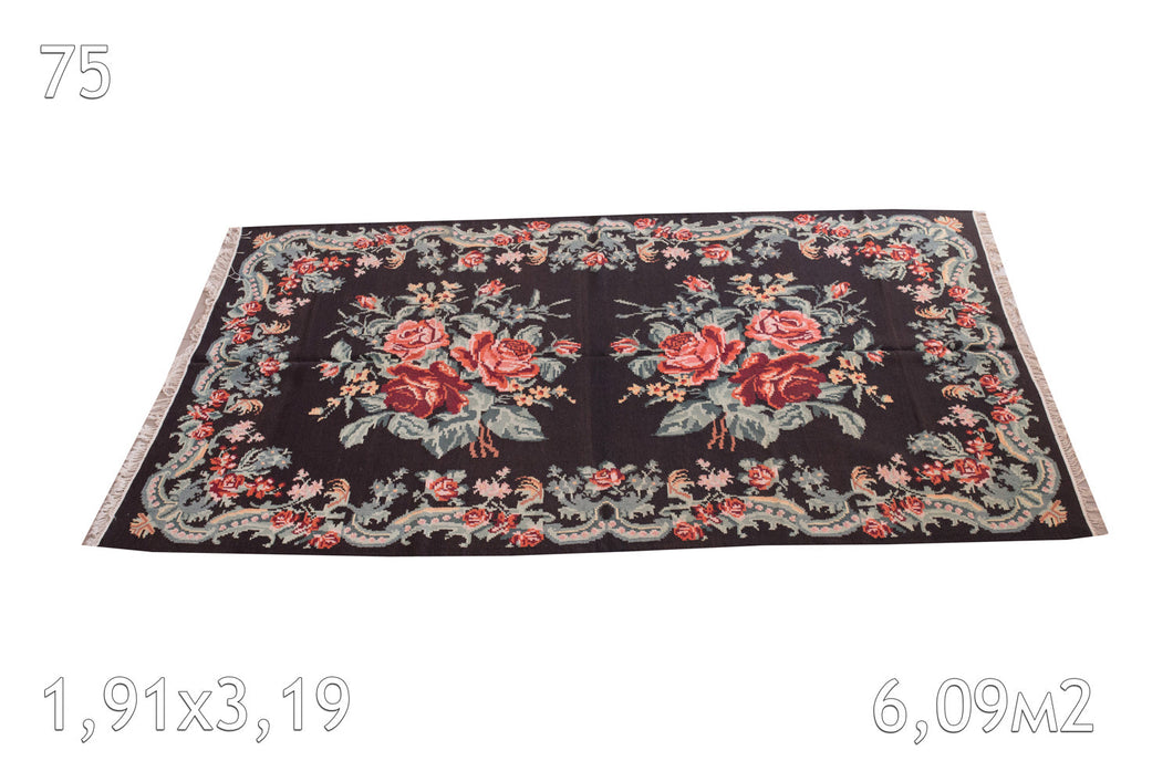 Tapis Moldavie Tissé en Laine Vintage Motif Floral