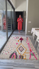 Charger et lire la vidéo dans la visionneuse de la Galerie, Tapis Béni Ouarain Neuf Isa 5
