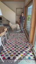 Charger et lire la vidéo dans la visionneuse de la Galerie, Tapis Béni Ouarain Neuf tissé sur un Kilim Neuf Simone 1
