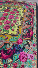 Charger et lire la vidéo dans la visionneuse de la Galerie, Tapis Moldave Vintage New Co September 1
