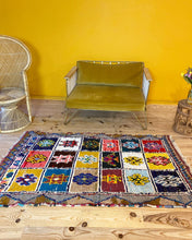 Charger l&#39;image dans la galerie, Tapis Azilal Vintage Party 3
