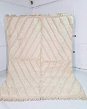 Charger l&#39;image dans la galerie, Tapis berbère en laine blanc à losanges incrustés
