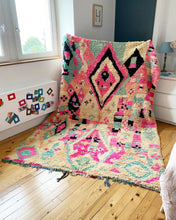 Charger l&#39;image dans la galerie, Décoration berbère et grand tapis en laine pour chambre d&#39;enfant
