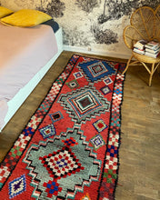 Charger l&#39;image dans la galerie, Tapis Azilal Vintage Week-end 1
