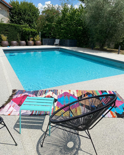 Tapis kilim Berbère en bord de piscine