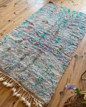 Charger l&#39;image dans la galerie, Tapis Boujaad Vintage Bimbo 2
