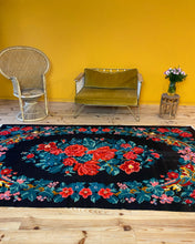 Charger l&#39;image dans la galerie, Tapis Moldave Vintage Somptueux
