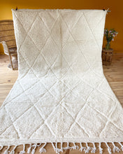 Charger l&#39;image dans la galerie, Grand Kilim berbère Beniouarain marocain blanc en lains
