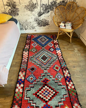 Charger l&#39;image dans la galerie, Tapis Azilal Vintage Week-end 1
